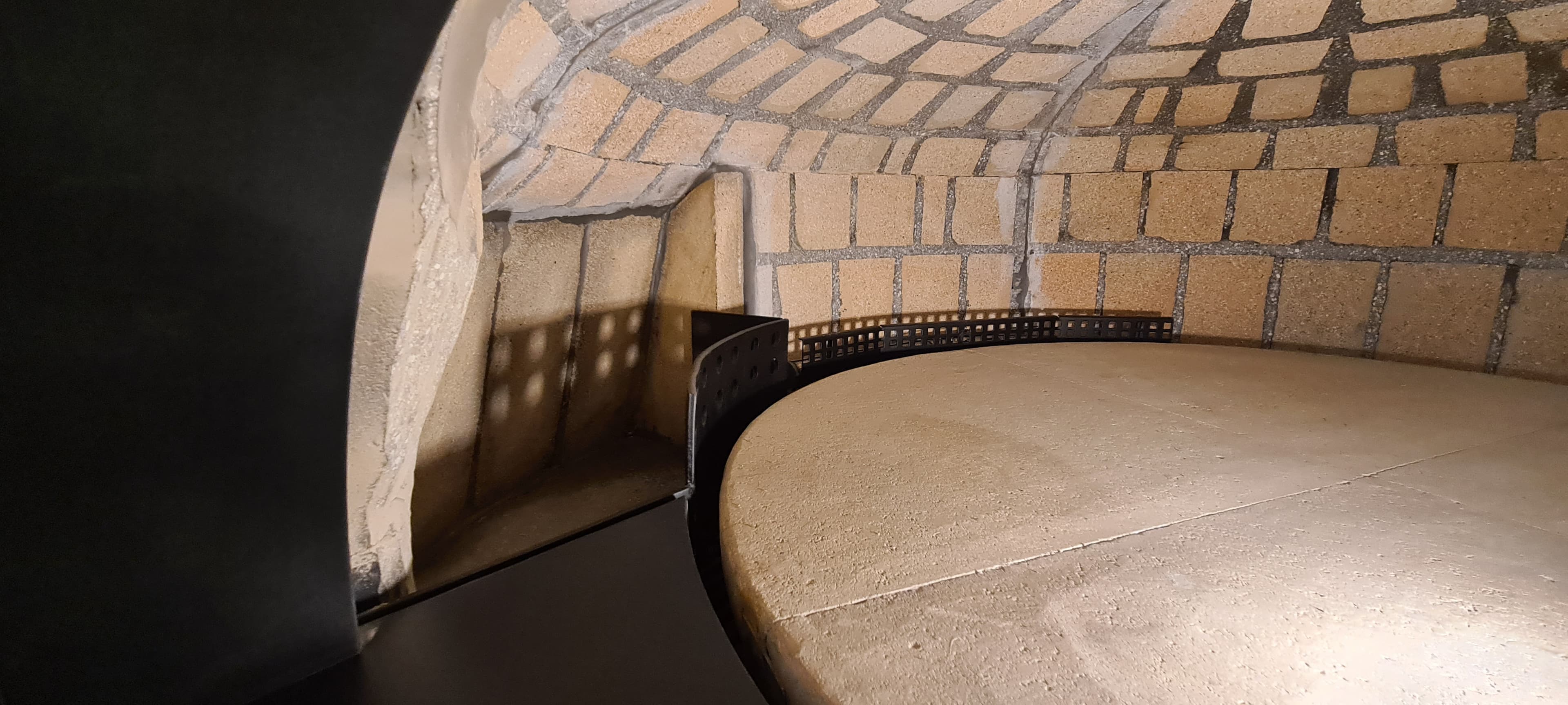 Forno pizza professionale Ceky — interno camera refrattaria