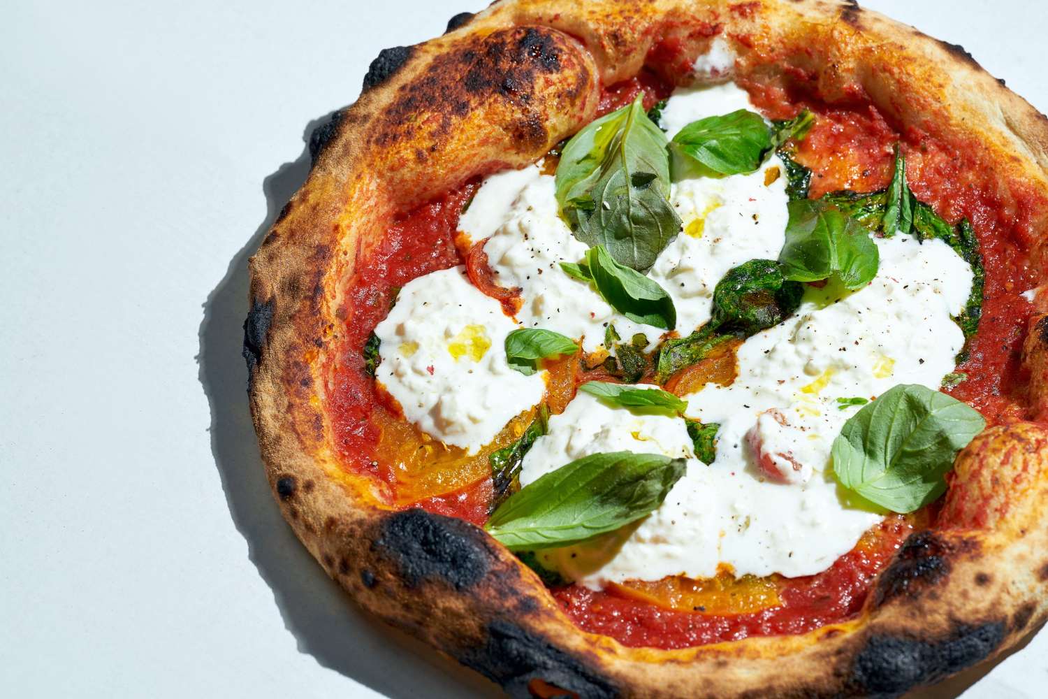 Dalla pizza napoletana a quella gourmet: come scegliere il forno giusto per la tua pizzeria